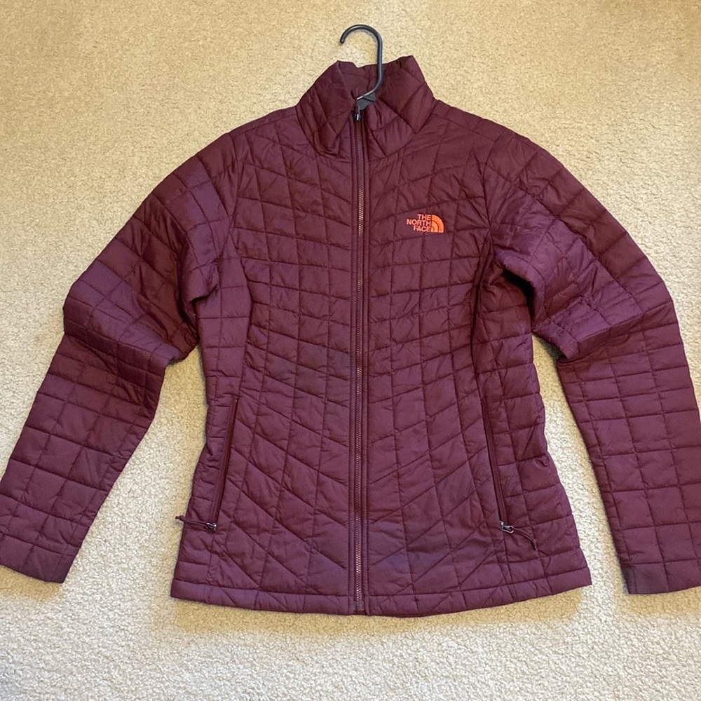 North Face Jacket Small Excellent condition, burgundy.